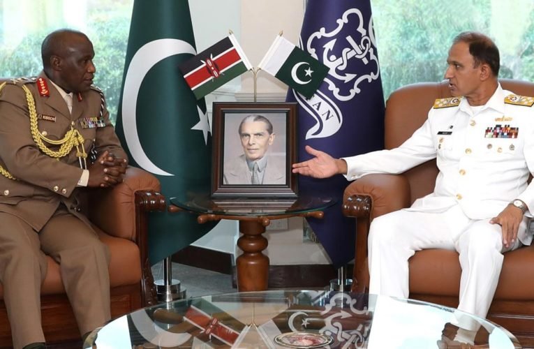 کینیا کے چیف آف ڈیفنس فورسز کا نیول ہیڈ کوارٹرز کا دورہ